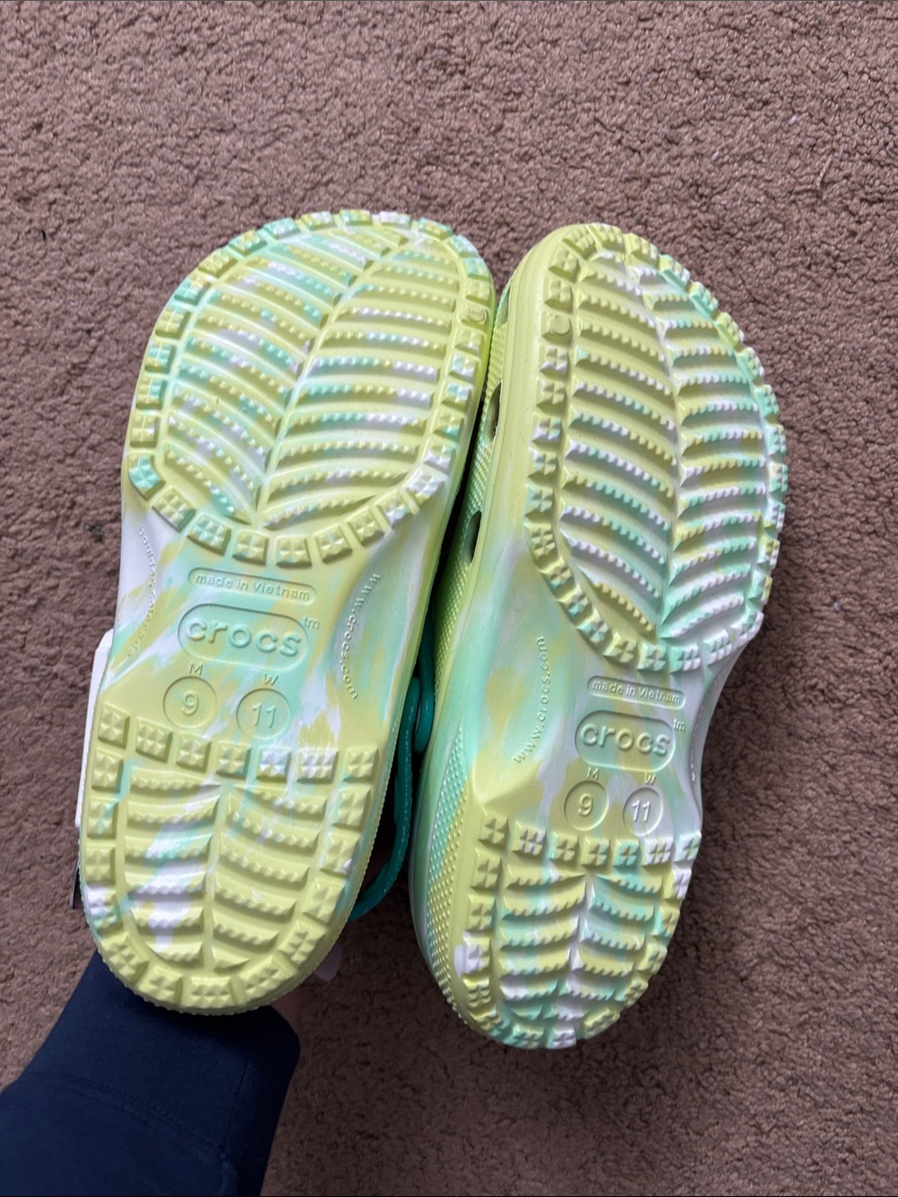 Jimmy Buffet Margaritaville CROCS Lime and Teal Slip-On Clogs - Picture 4 of 4